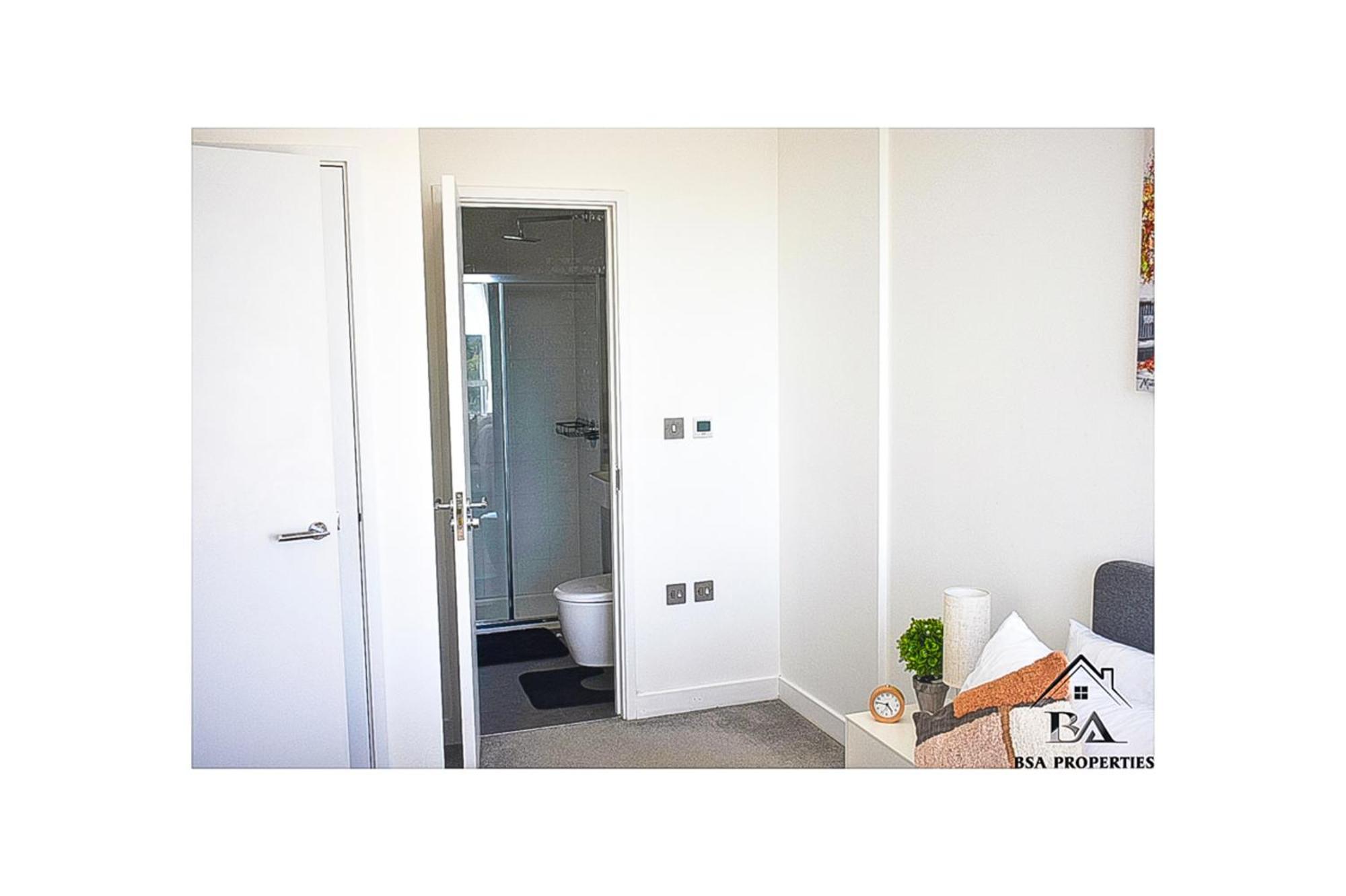 City Centre Ascot Apartment: Pet-Friendly with Free Parking Bracknell Exterior photo