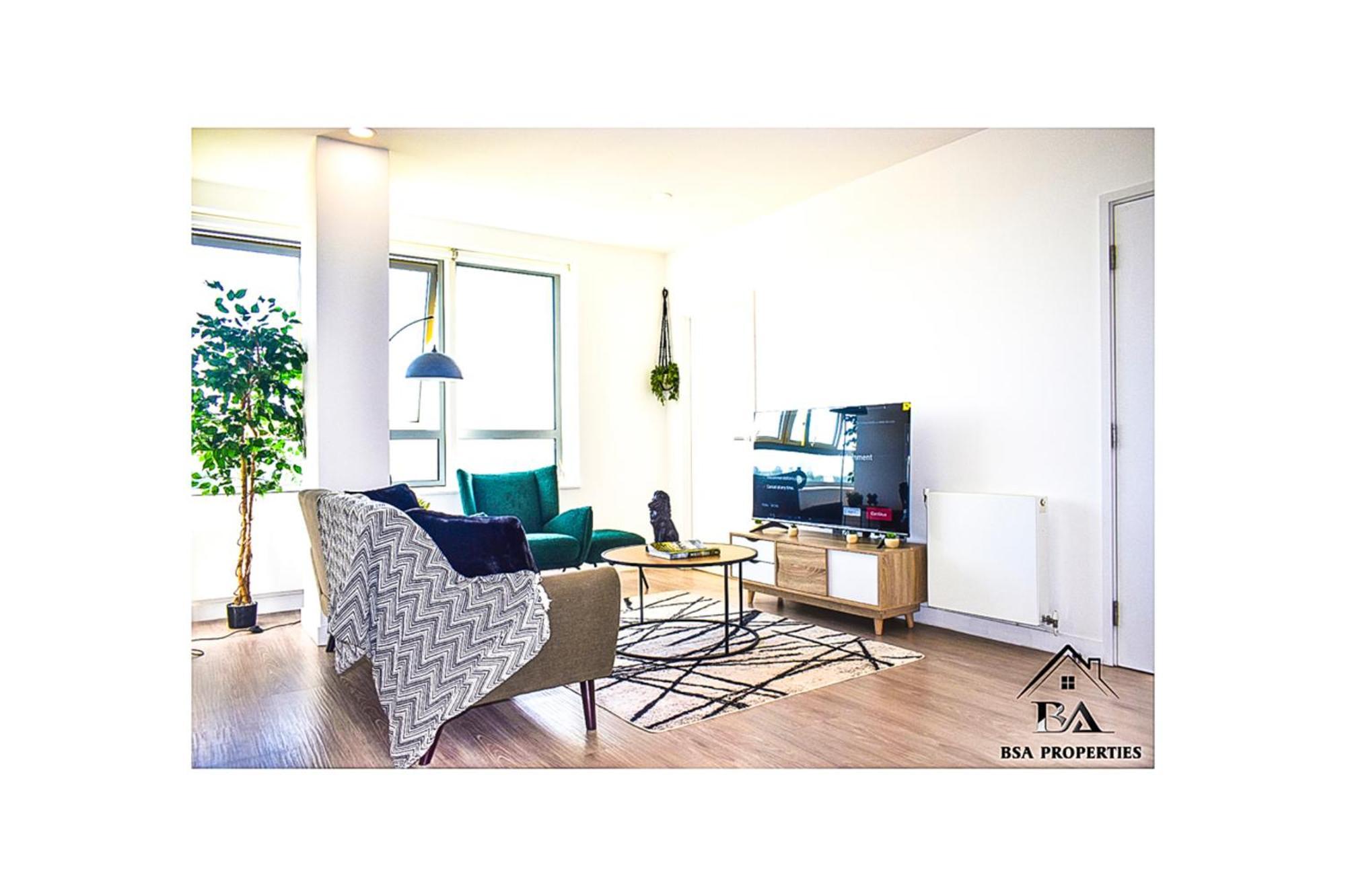 City Centre Ascot Apartment: Pet-Friendly with Free Parking Bracknell Exterior photo