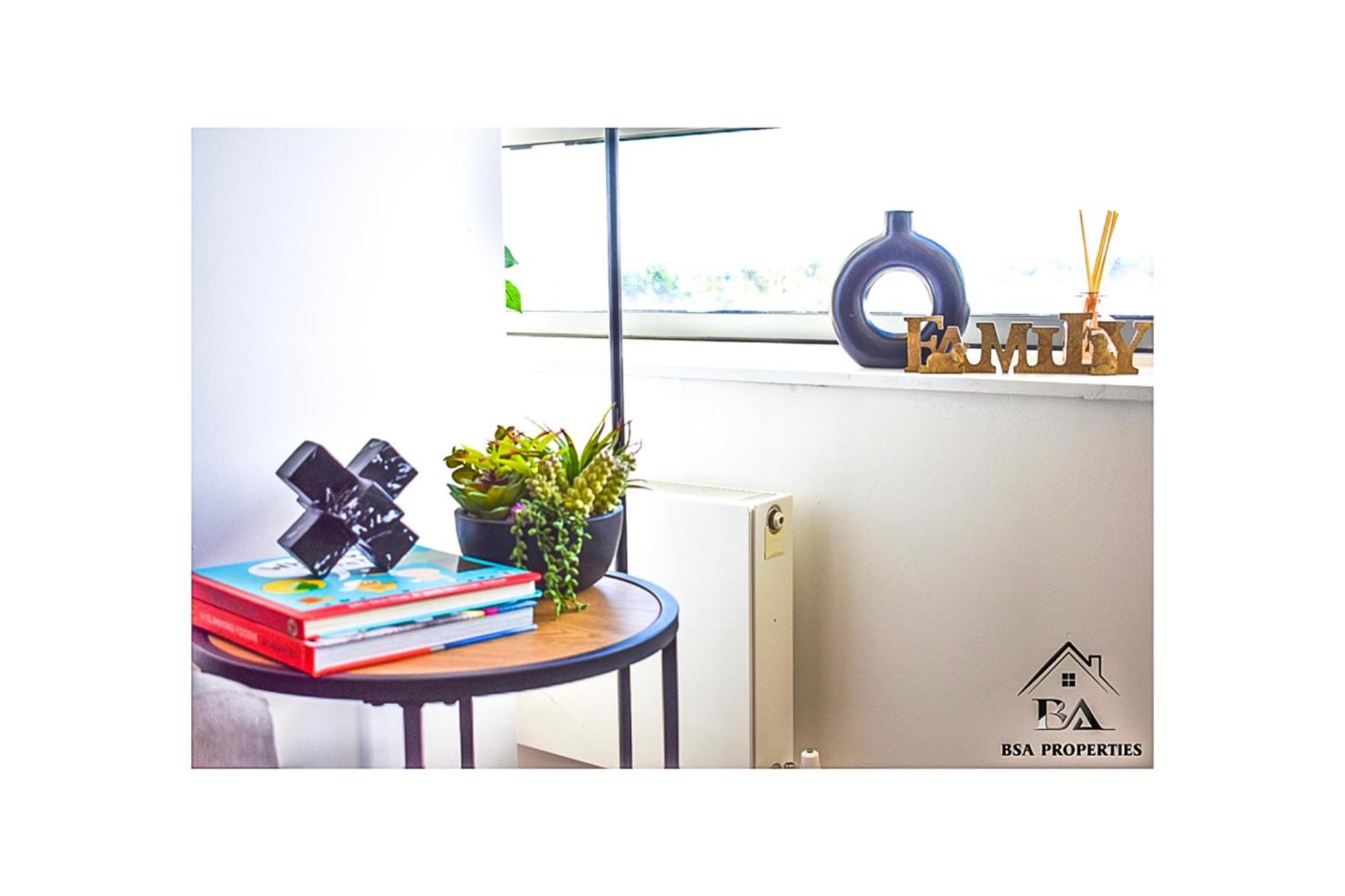 City Centre Ascot Apartment: Pet-Friendly with Free Parking Bracknell Exterior photo